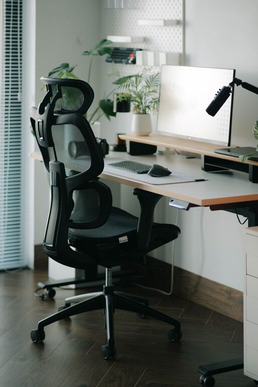 Creating a Comfortable and Productive Home Office: Essential Tips